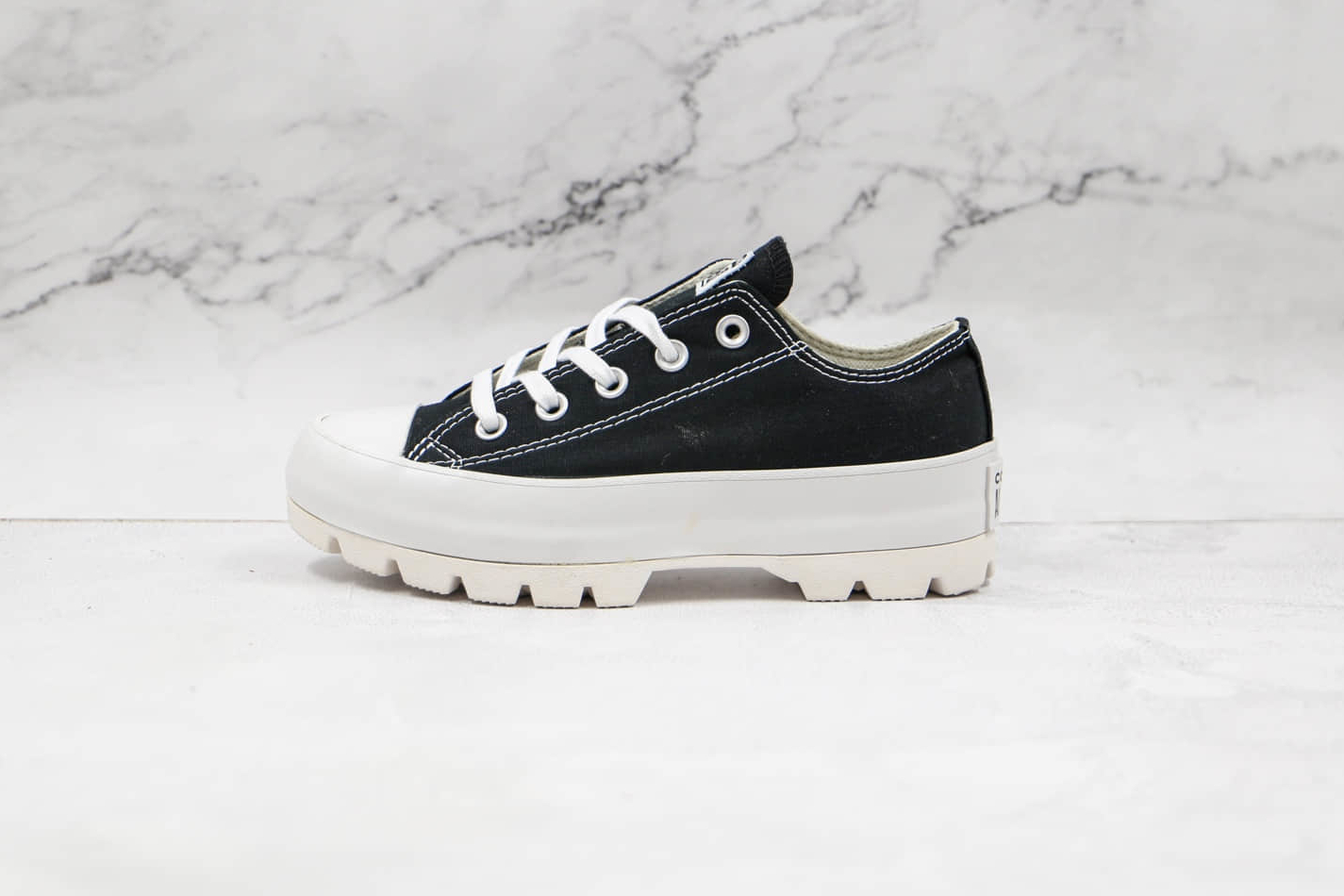 Converse Wmns Chuck Taylor All Star Lugged Low 'Black White' 567681C