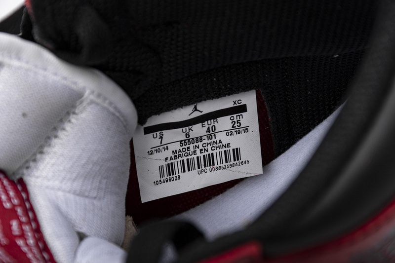 Air Jordan 1 Retro High OG 'Chicago' 555088-101: Authentic Sneaker Release 2015