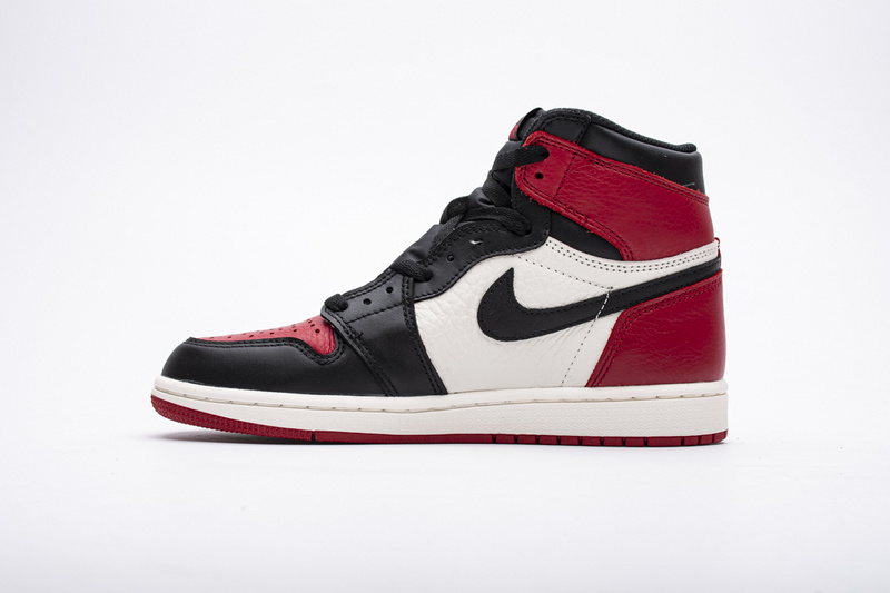Air Jordan 1 Retro High OG 'Bred Toe' 555088-610 - Classic Style and Iconic Design.