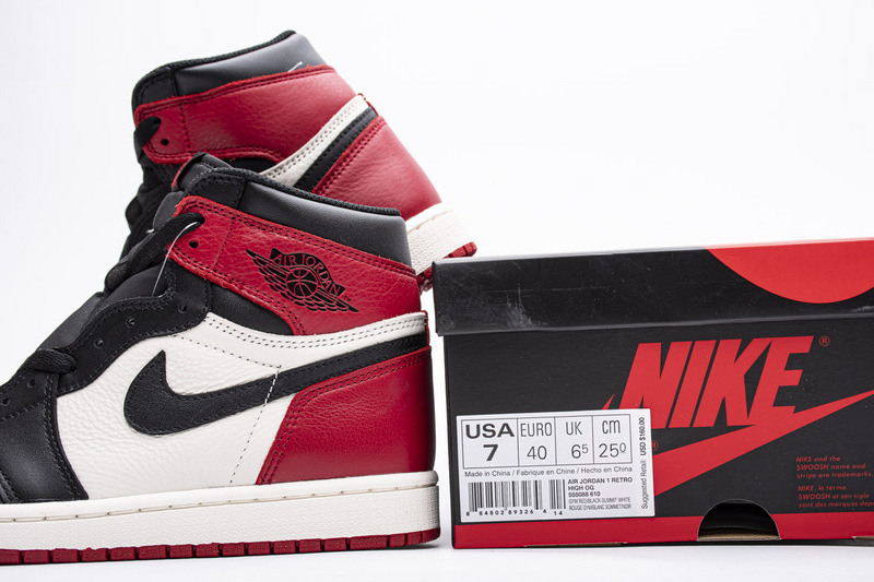 Air Jordan 1 Retro High OG 'Bred Toe' 555088-610 - Classic Style and Iconic Design.